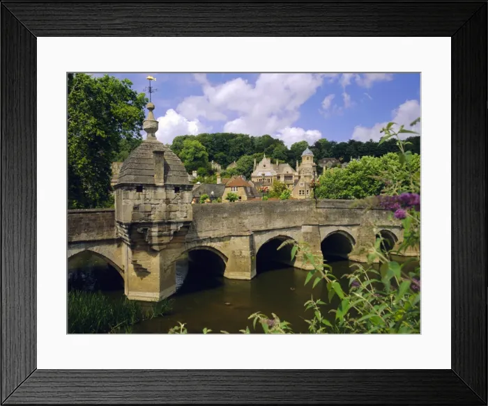 Framed Print : Old bridge and bridge chapel, Bradford-on-Avon, Wiltshire, England, UK, Europe Framed Print : Old bridge and bridge chapel, Bradford-on-Avon, Wiltshire, England, UK, Europe