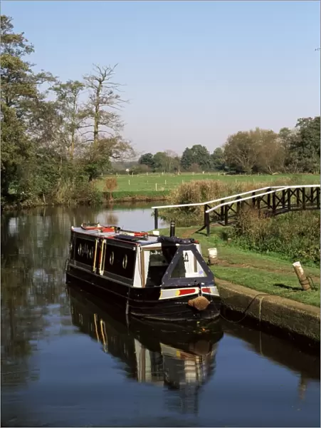 Narrow boat moored waiting to enter Craft Lock, Sutton Green, Surrey, England