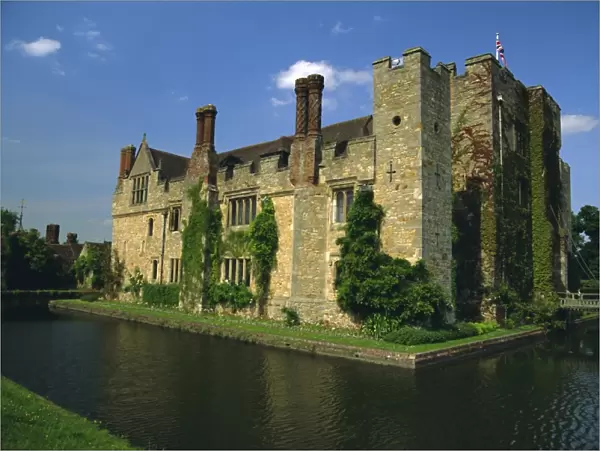 Hever Castle (1270-1470), childhood home of Anne Boleyn, Edenbridge, Kent