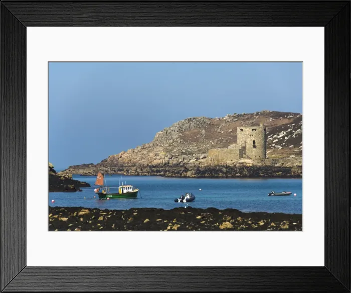 Framed Print : Tresco and King Charles Castle in background, seen from Bryer (Bryher) Framed Print : Tresco and King Charles Castle in background, seen from Bryer (Bryher)