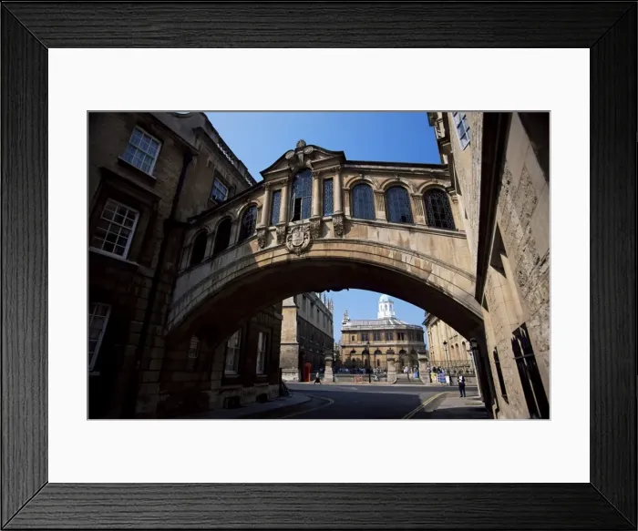 Framed Print : Bridge of Sighs with Sheldonian Theatre in the background, Oxford, Oxfordshire Framed Print : Bridge of Sighs with Sheldonian Theatre in the background, Oxford, Oxfordshire