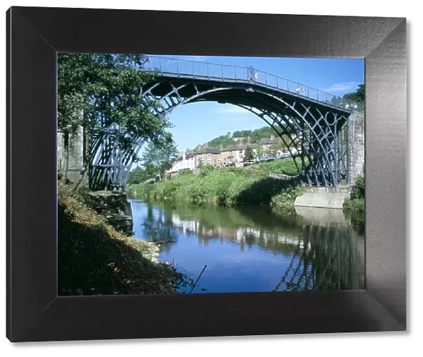 The Iron Bridge across the River Severn, Ironbridge, UNESCO World Heritage Site