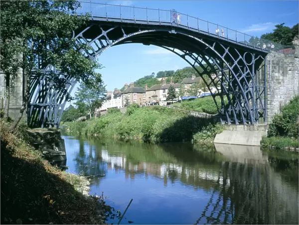 The Iron Bridge across the River Severn, Ironbridge, UNESCO World Heritage Site