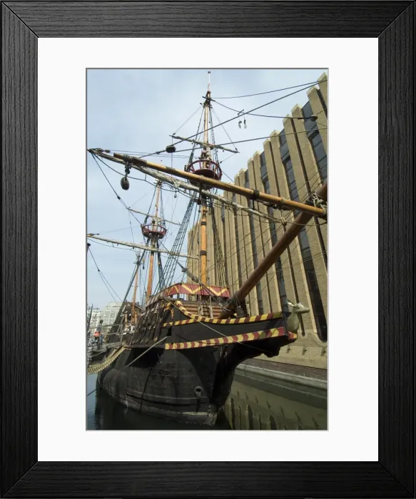 Framed Print : Replica of the Golden Hinde, Francis Drakes ship, Southwark, London Framed Print : Replica of the Golden Hinde, Francis Drakes ship, Southwark, London
