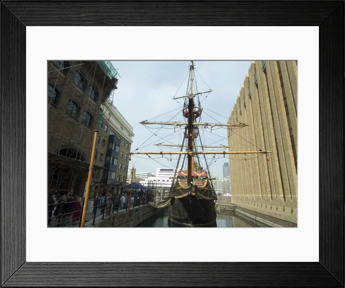 Framed Print : Replica of the Golden Hinde, Francis Drakes ship, Southwark, London Framed Print : Replica of the Golden Hinde, Francis Drakes ship, Southwark, London