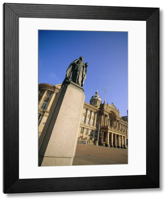 Framed Print : Statue of Queen Victoria and Council House, Victoria Square, Birmingham Framed Print : Statue of Queen Victoria and Council House, Victoria Square, Birmingham