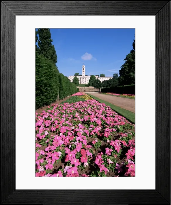 Framed Print : The Trent Building, Nottingham University, University Park, Nottingham Framed Print : The Trent Building, Nottingham University, University Park, Nottingham