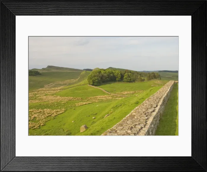 Framed Print : Roman Wall to east at Housesteads Fort to Sewing Shields Crags, Hadrians Wall Framed Print : Roman Wall to east at Housesteads Fort to Sewing Shields Crags, Hadrians Wall
