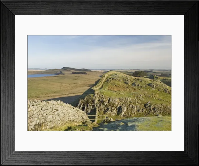 Framed Print : Cuddys Crag looking east to Sewingshields Crags and Broomlee Lough Framed Print : Cuddys Crag looking east to Sewingshields Crags and Broomlee Lough