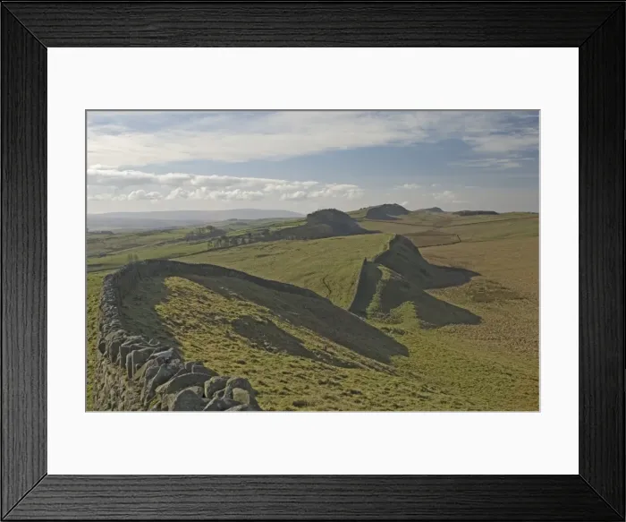 Framed Print : Looking west from Kings Hill to Housesteads fort and Crag, Cuddy and Hotbank Crags Framed Print : Looking west from Kings Hill to Housesteads fort and Crag, Cuddy and Hotbank Crags