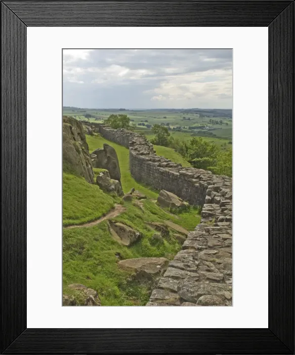 Framed Print : Roman Wall along edge of Wallcrags, looking west, Hadrians Wall, UNESCO World Heritage Site Framed Print : Roman Wall along edge of Wallcrags, looking west, Hadrians Wall, UNESCO World Heritage Site