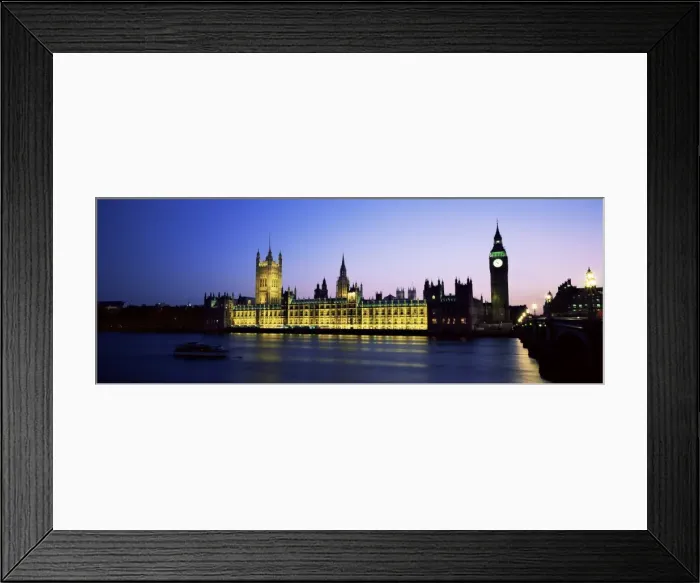 Framed Print : View across the River Thames at night to Big Ben and the Houses of Parliament Framed Print : View across the River Thames at night to Big Ben and the Houses of Parliament