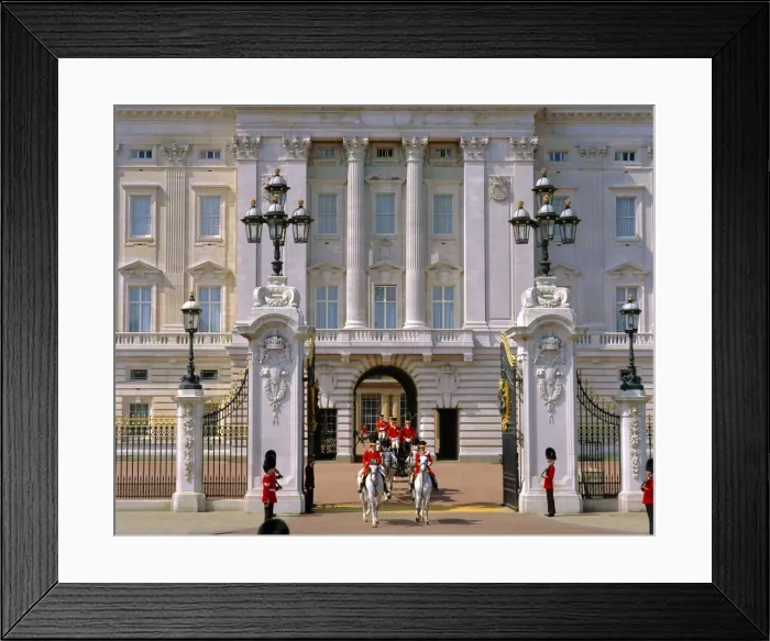 Framed Print : Carriage leaving Buckingham Palace, London, England, UK Framed Print : Carriage leaving Buckingham Palace, London, England, UK