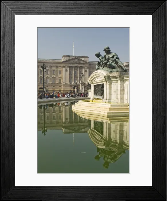 Framed Print : Reflections, Buckingham Palace, Queen Victoria Monument fountain, London Framed Print : Reflections, Buckingham Palace, Queen Victoria Monument fountain, London