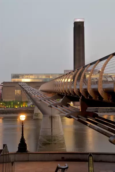 Millennium Bridge and Tate Modern, London, England, United Kingdom, Europe