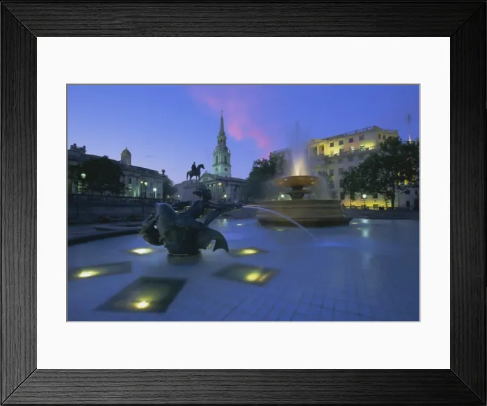 Framed Print : Fountains in Trafalgar Square at night, London, England, UK, Europe Framed Print : Fountains in Trafalgar Square at night, London, England, UK, Europe