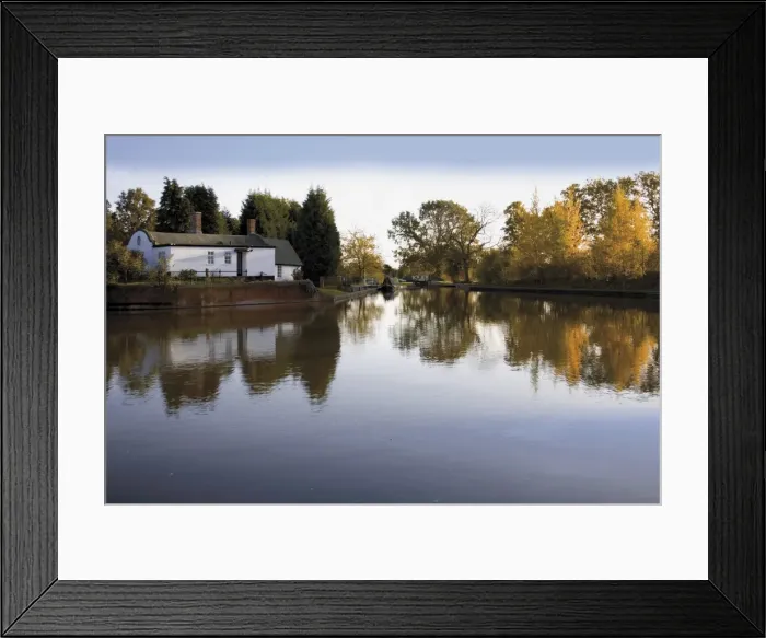 Framed Print : Barrel Roof Cottage Junction Basin, the Stratford and Grand Union Canals Framed Print : Barrel Roof Cottage Junction Basin, the Stratford and Grand Union Canals