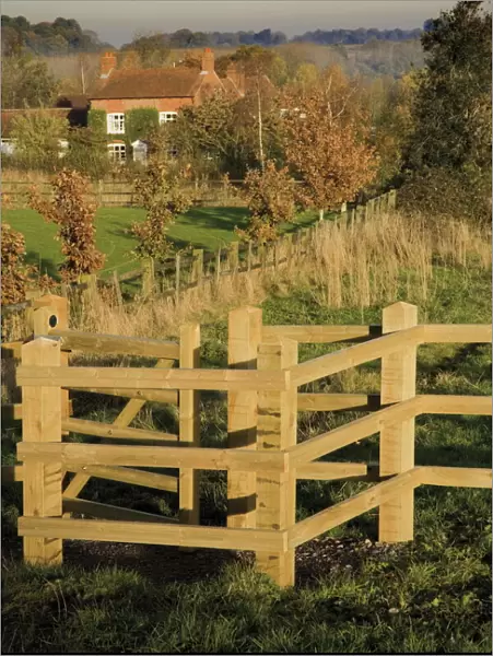 New wooden kissing gate, Heart of England Way footpath, Tanworth in Arden