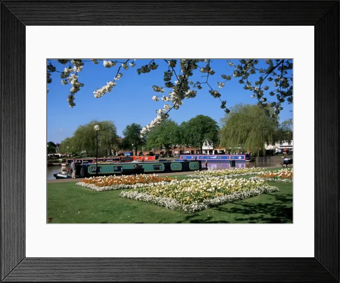Framed Print : Canal basic from gardens, Stratford-upon-Avon, Warwickshire, England, United Kingdom Framed Print : Canal basic from gardens, Stratford-upon-Avon, Warwickshire, England, United Kingdom