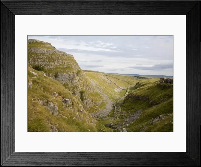 Framed Print : Ing Scar dry limestone valley, above Malham Cove, looking north, Yorkshire Dales National Park