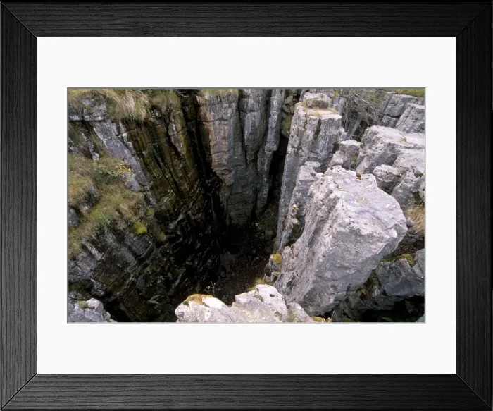 Framed Print : Buttertubs potholes, karstic erosion at Buttertubs Pass, between Wensleydale Framed Print : Buttertubs potholes, karstic erosion at Buttertubs Pass, between Wensleydale