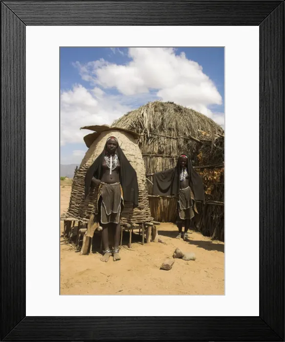 Framed Print : Ari women standing outside house, Lower Omo Valley, Ethiopia, Africa Framed Print : Ari women standing outside house, Lower Omo Valley, Ethiopia, Africa