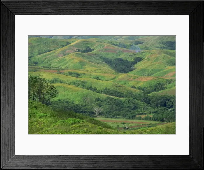 Framed Print : Landscape of green hills and farmland in the Sigatoka River Valley, Fiji, Pacific Framed Print : Landscape of green hills and farmland in the Sigatoka River Valley, Fiji, Pacific