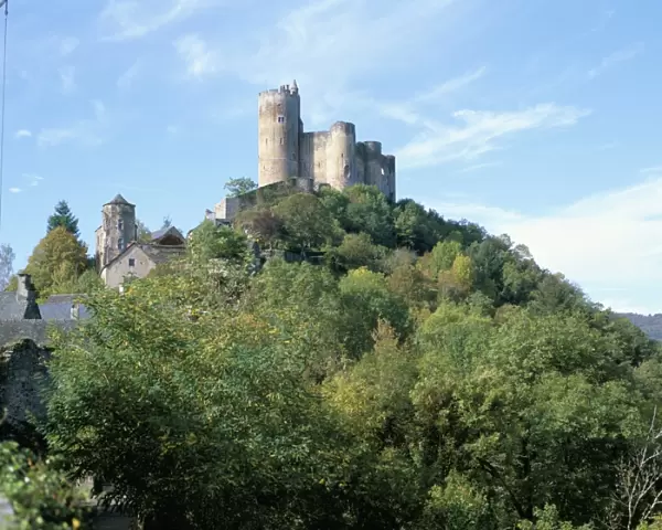 Castle of Najac in the valley of the River Aveyron, Najac, Midi-Pyrenees, France, Europe