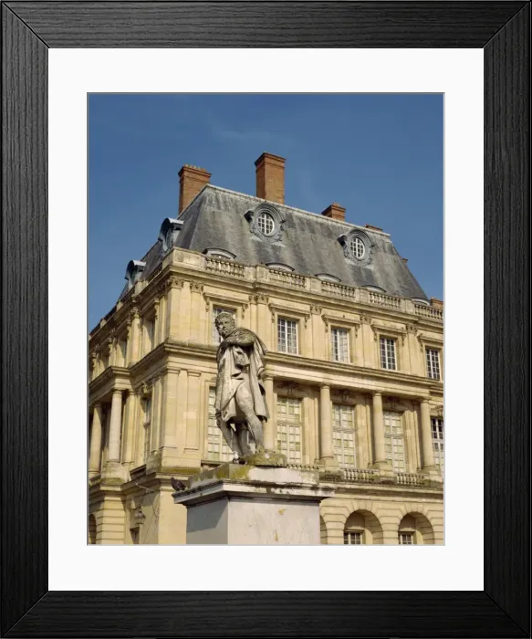 Framed Print : Statue in front of Fontainebleau Chateau in Seine et Marne, Ile de France, France, Europe Framed Print : Statue in front of Fontainebleau Chateau in Seine et Marne, Ile de France, France, Europe