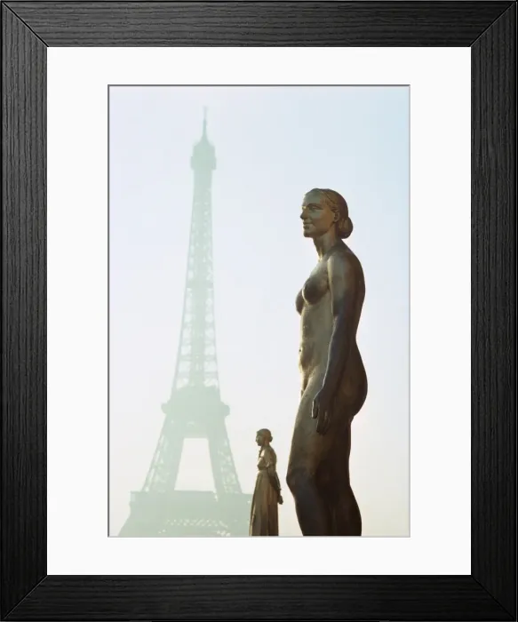Framed Print : The Eiffel Tower and statues of the Chaillot Terrace, Paris, France, Europe Framed Print : The Eiffel Tower and statues of the Chaillot Terrace, Paris, France, Europe