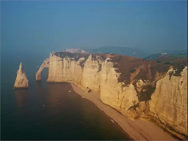 The cliffs and rock arch of the Falaise d Aval, at Etretat in Seine Maritime