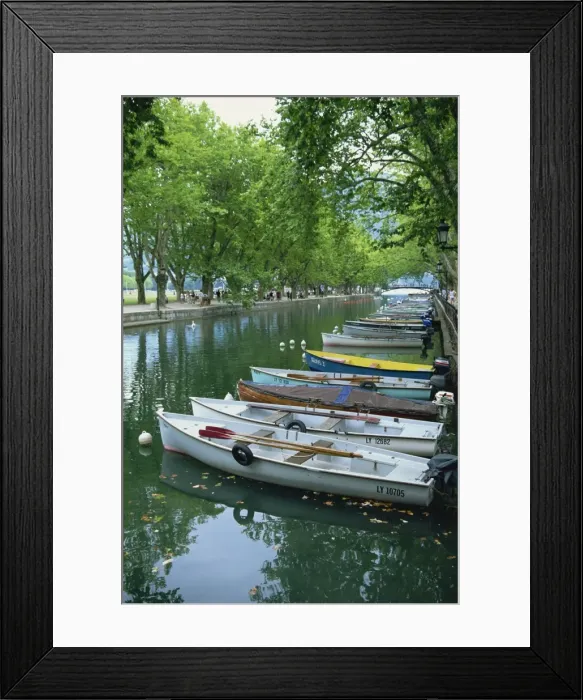 Framed Print : A line of rowing boats along the Canal near the Pont des Amours, in Annecy Framed Print : A line of rowing boats along the Canal near the Pont des Amours, in Annecy