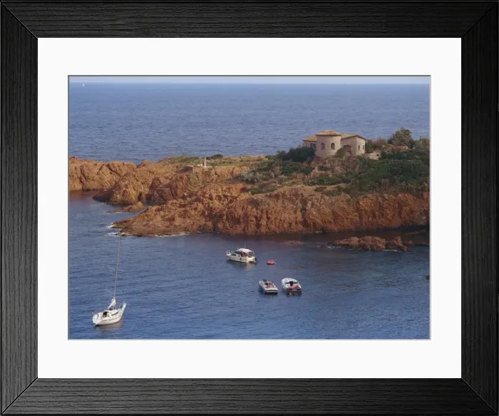 Framed Print : Boats along the rocky coast at Cap Roux on the Corniche d Esterel, near Cannes on the Cote d Azur, Provence, French Riviera, France Framed Print : Boats along the rocky coast at Cap Roux on the Corniche d Esterel, near Cannes on the Cote d Azur, Provence, French Riviera, France