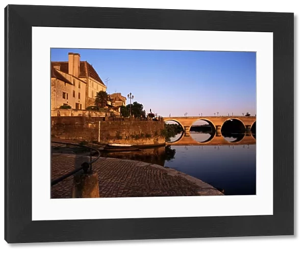 River Dordogne at Bergerac, Dordogne, Aquitaine, France, Europe