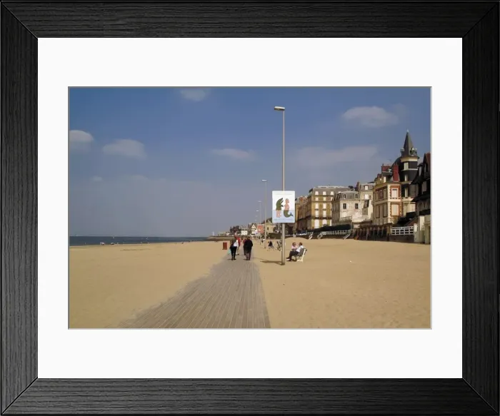 Framed Print : The Planche, broadwalk and beach, corniche, Trouville, Calvados, Cote Fleurie