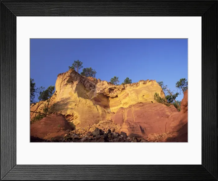 Framed Print : Red ochre cliffs above the Sentier des Ocres, Roussillon, Vaucluse, Provence Framed Print : Red ochre cliffs above the Sentier des Ocres, Roussillon, Vaucluse, Provence