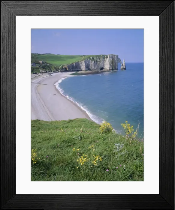Framed Print : Bay and cliffs, Etretat, Cote d Albatre (Alabaster Coast), Seine Maritime