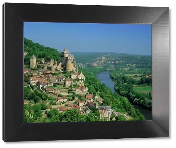 Castelnaud and the River Dordogne, Dordogne, Aquitaine, France, Europe