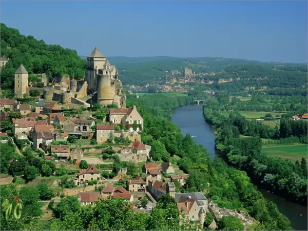 Castelnaud and the River Dordogne, Dordogne, Aquitaine, France, Europe