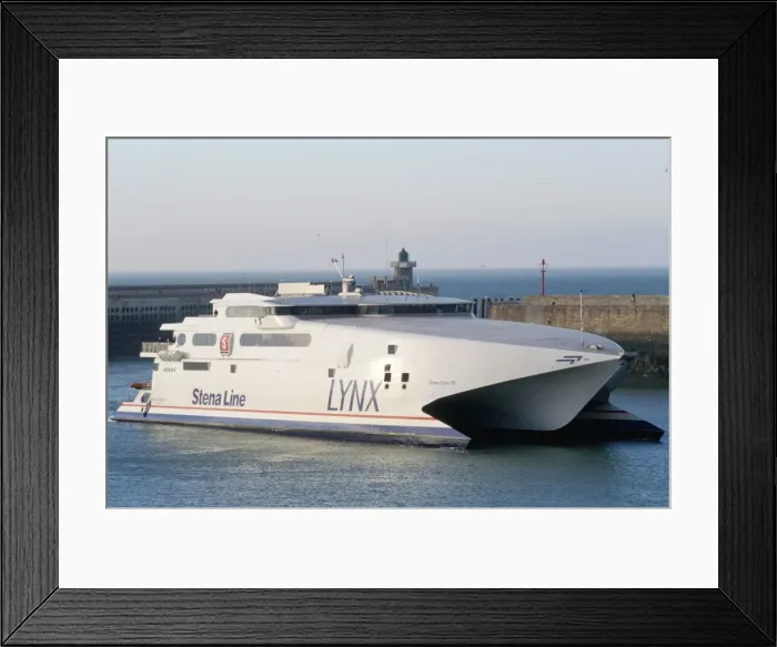 Framed Print : Stena Line Sea Lynx trimaran, Dieppe harbour, France, Europe