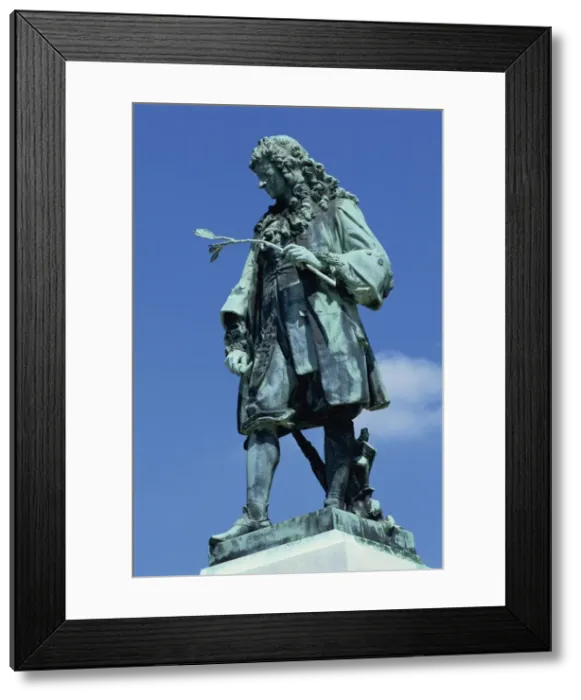 Framed Print : De la Quintinye statue, Potager du Roi, Chateau de Versailles, Ile de France Framed Print : De la Quintinye statue, Potager du Roi, Chateau de Versailles, Ile de France