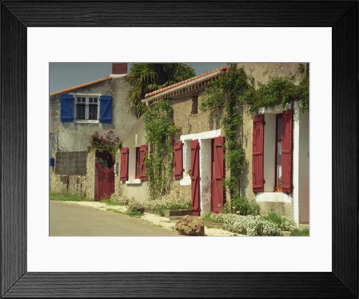Framed Print : Cottage at Mauves sur Loire, near Ancenis in the Pays de la Loire, France Framed Print : Cottage at Mauves sur Loire, near Ancenis in the Pays de la Loire, France