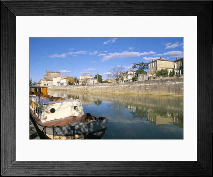 Framed Print : On the banks of the Baize River, village of Condom, Gers, Gascoigne (Gascony) Framed Print : On the banks of the Baize River, village of Condom, Gers, Gascoigne (Gascony)