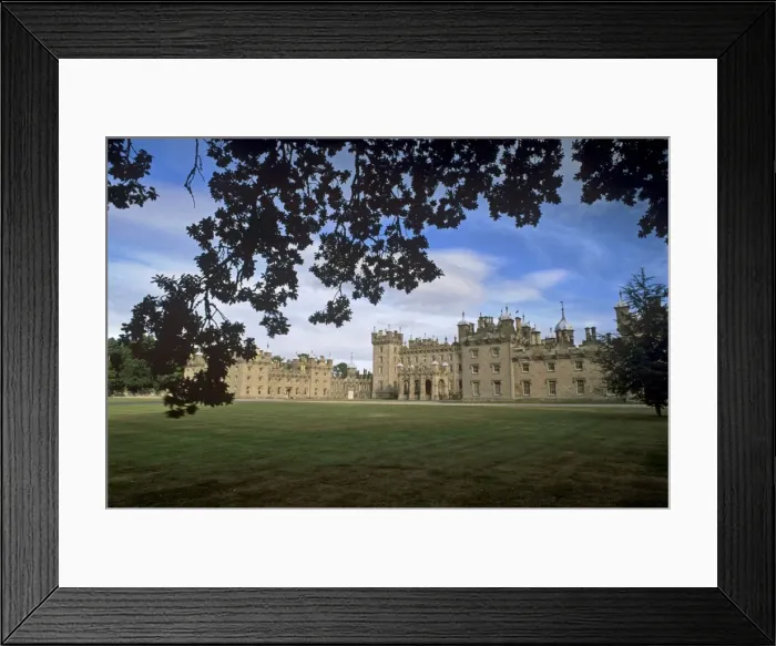 Framed Print : Floors Castle, dating from the 18th and 19th centuries, seat of the dukes of Roxburgh Framed Print : Floors Castle, dating from the 18th and 19th centuries, seat of the dukes of Roxburgh
