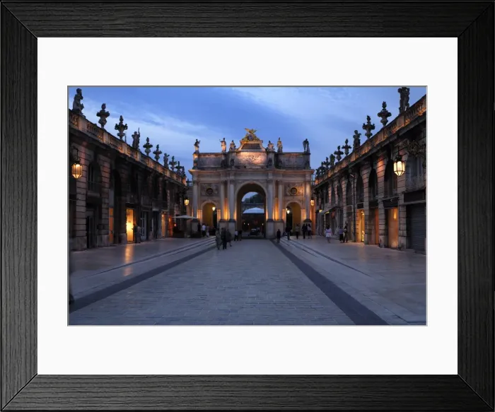 Framed Print : Evening view of the Arc de Triomphe Framed Print : Evening view of the Arc de Triomphe