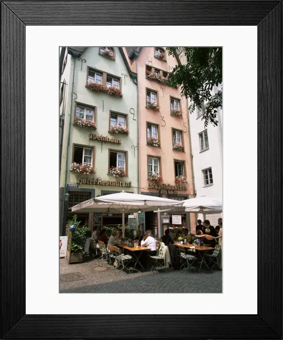 Framed Print : People sitting at an outdoor restaurant by the Fish Framed Print : People sitting at an outdoor restaurant by the Fish