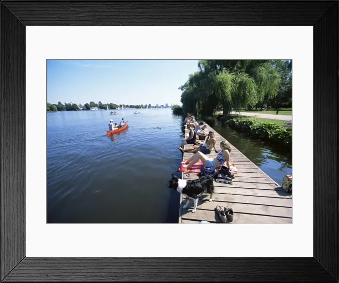 Framed Print : People at the Aussenalster lake in the middle of the city Framed Print : People at the Aussenalster lake in the middle of the city