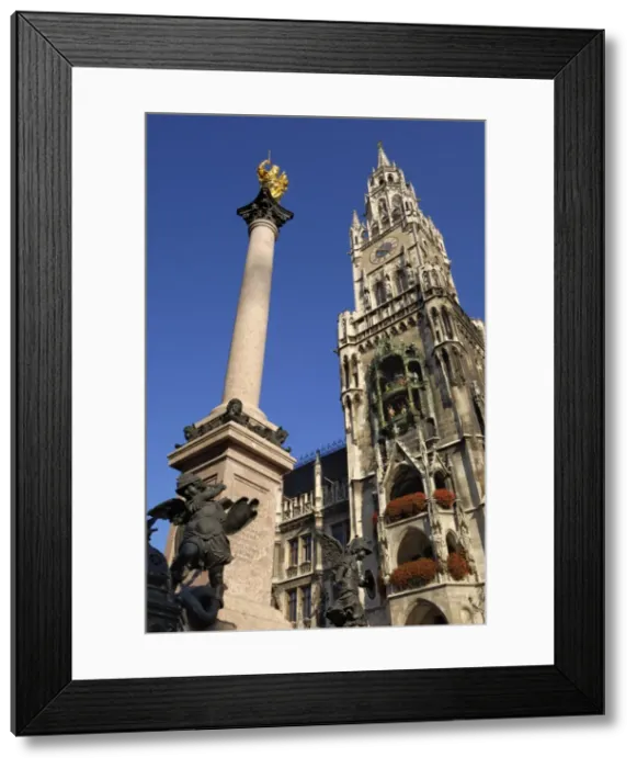 Framed Print : Statue of the Virgin Mary and the Neues Rathaus