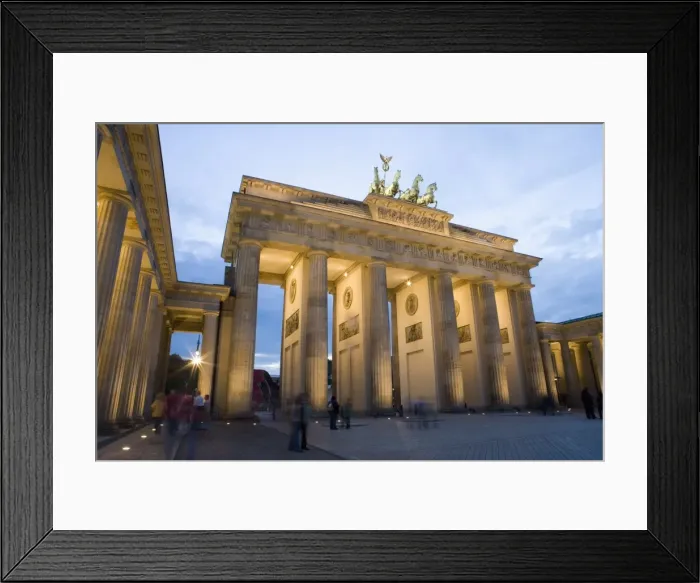 Framed Print : Brandenburg Gate (Brandenburger Tor) at dusk Framed Print : Brandenburg Gate (Brandenburger Tor) at dusk