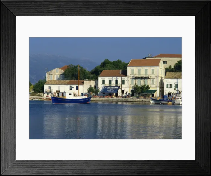 Framed Print : Harbour and waterfront of the northern fishing village of Fiskardo Framed Print : Harbour and waterfront of the northern fishing village of Fiskardo